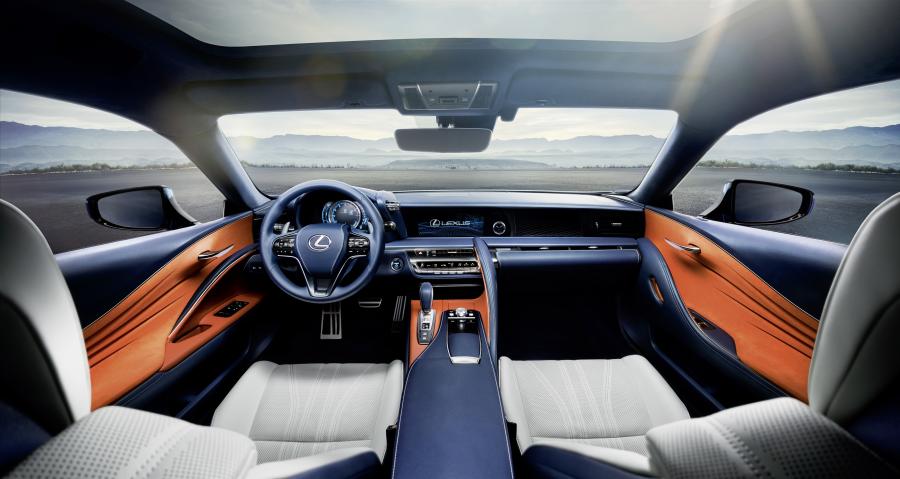 Интерьер Lexus LC500h 2017 года  (WW) (фото 7 из 40)